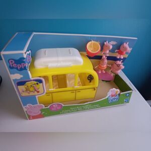 Hasbro 2022 Peppa's Club Peppa's Beach Campervan 10 Piece Playset - Yellow NWOT